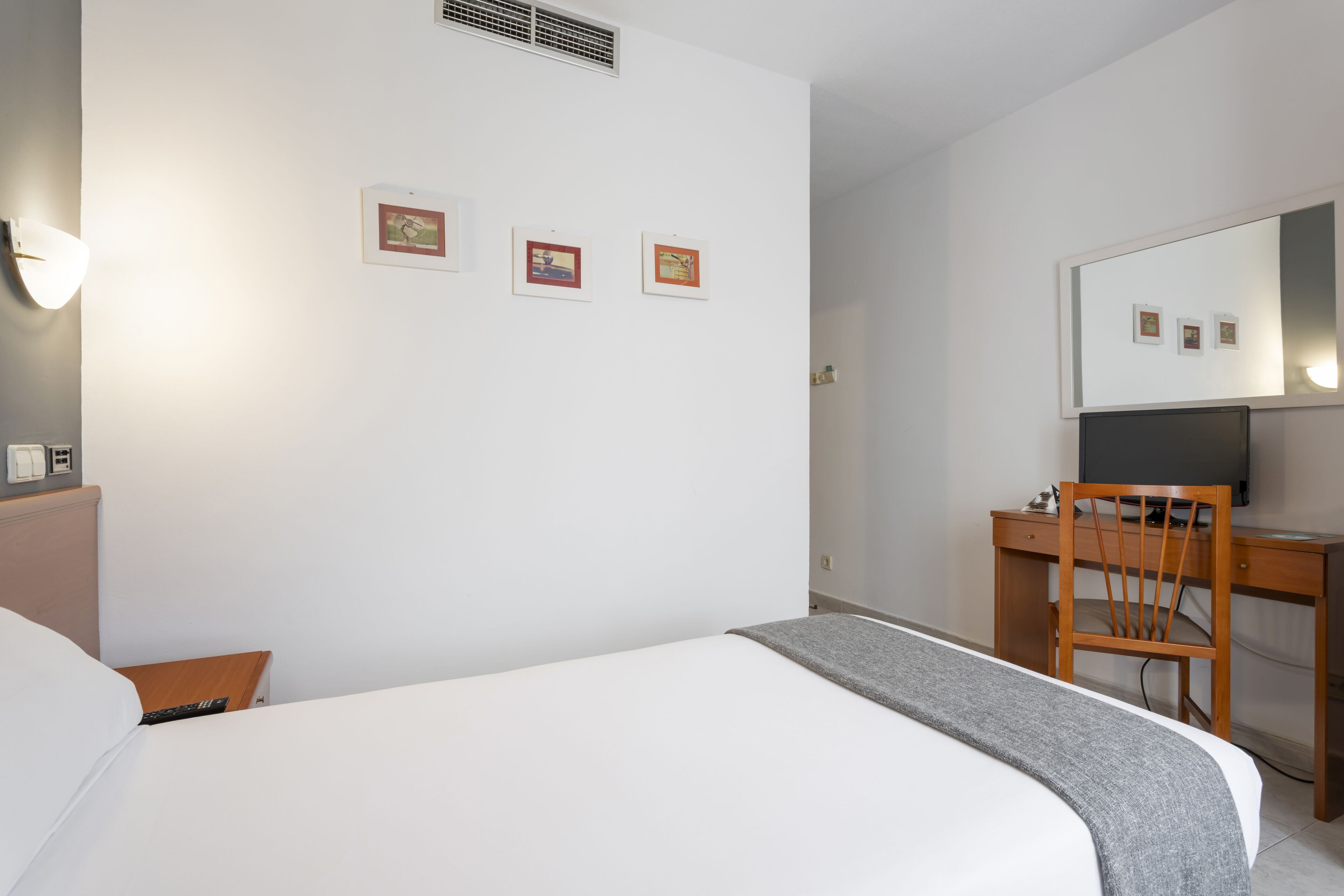 single room | 1 bedroom, desk, blackout curtains, free wifi
