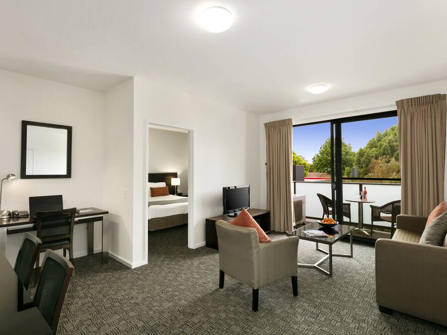 TV a schermo piatto 46 pollici con canali via cavo, TV, lettore DVD