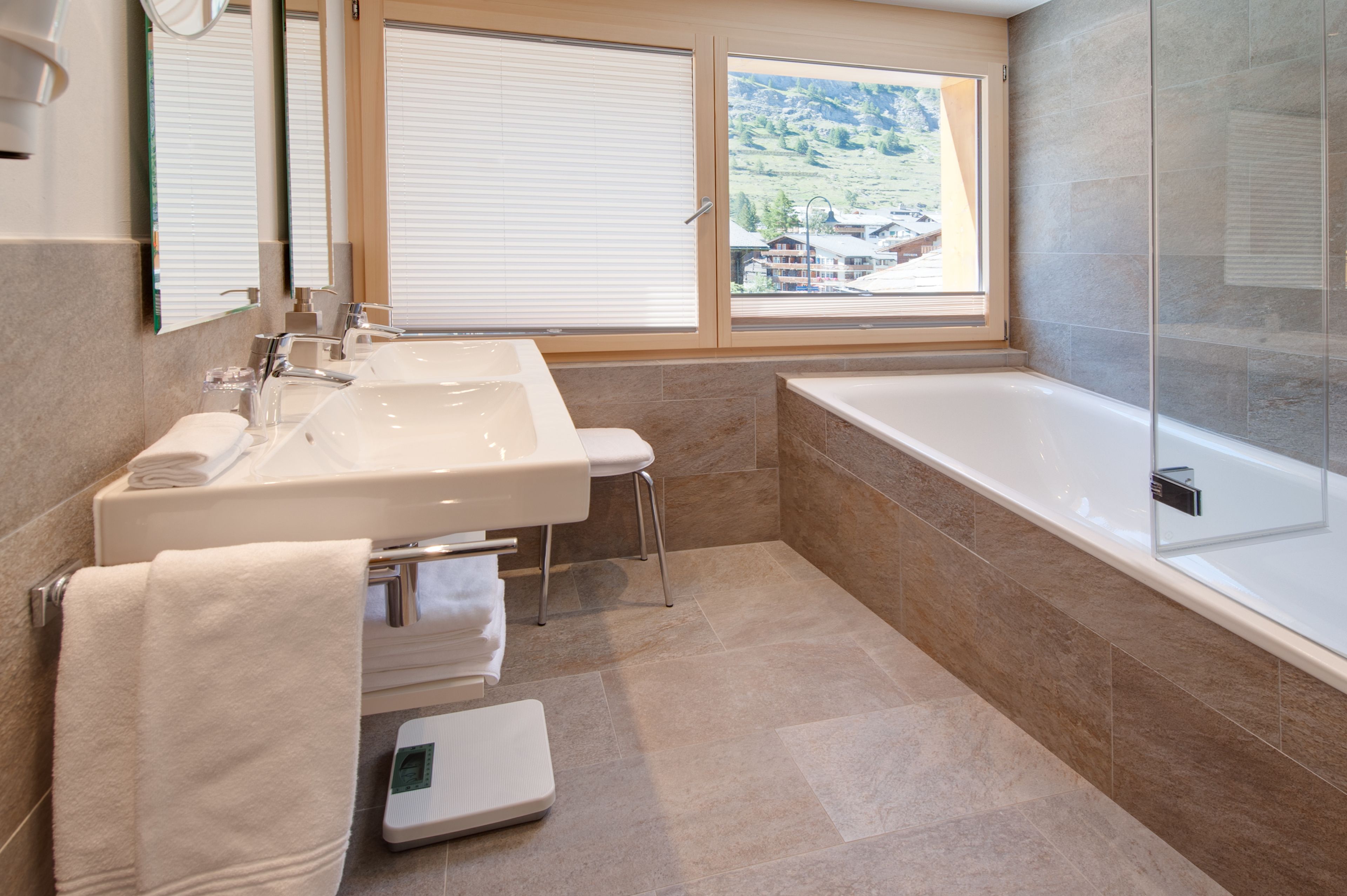 triple room, balcony, mountain view (modern) | bathroom | free toiletries, hair dryer, bathrobes, slippers