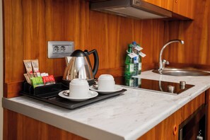 이집트산 면 시트, 객실 내 금고, 책상, 암막 커튼