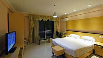 Minibar, Zimmersafe, Schreibtisch, schallisolierte Zimmer