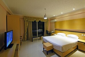 Minibar, caja fuerte, escritorio y sistema de insonorización