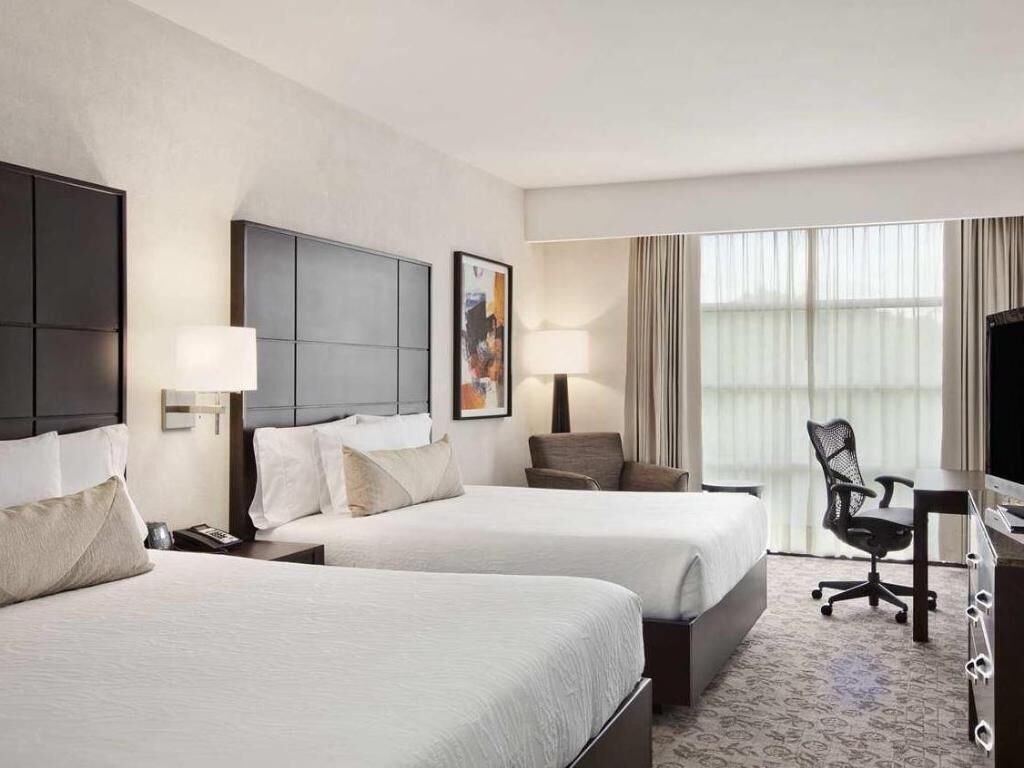 Premium bedding, in-room safe, desk, laptop workspace