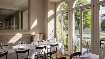 Lunch, dinner served; international cuisine, al fresco dining