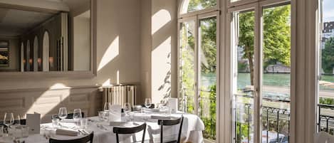 Lunch, dinner served; international cuisine, al fresco dining