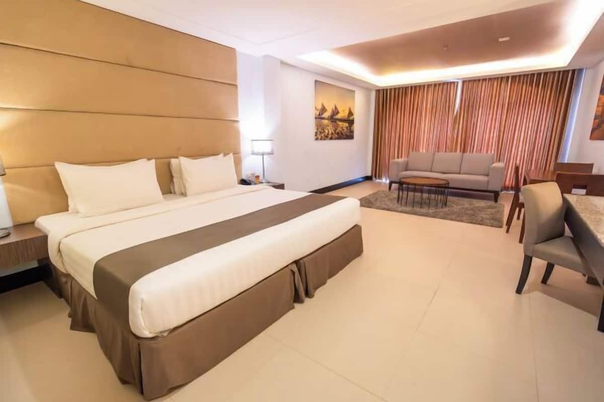 1 bedroom, hypo-allergenic bedding, in-room safe, desk