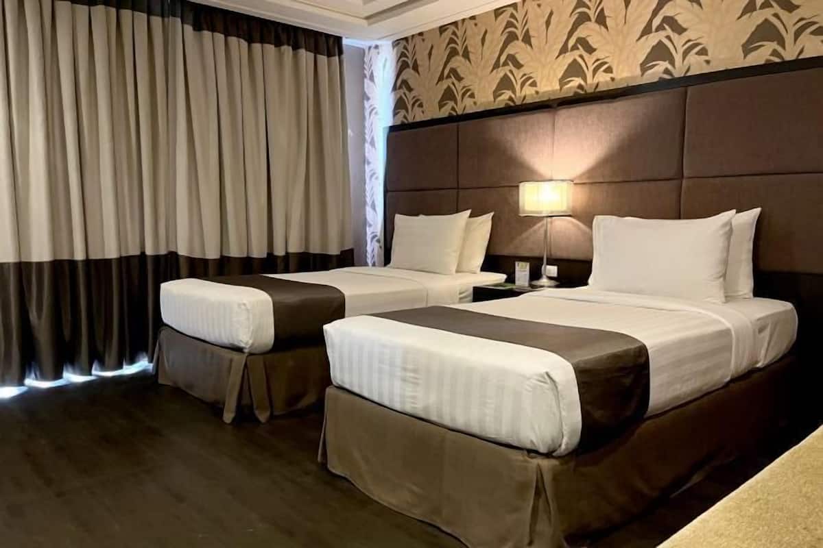 1 bedroom, hypo-allergenic bedding, in-room safe, desk