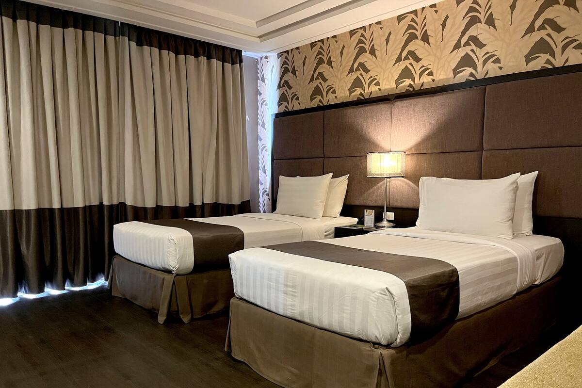 Deluxe Twin Room | Hypo-allergenic bedding, in-room safe, desk, free WiFi