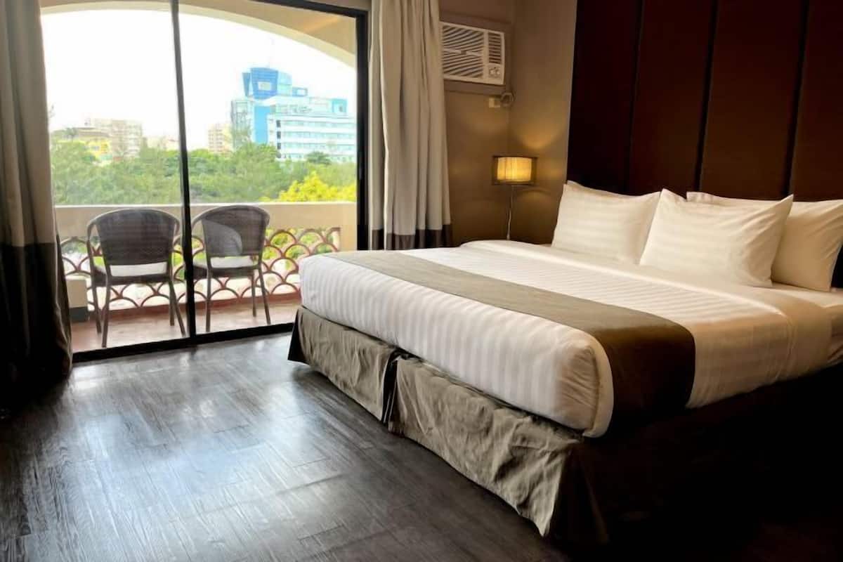 1 bedroom, hypo-allergenic bedding, in-room safe, desk