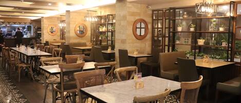 Se sirven desayunos, comidas y cenas