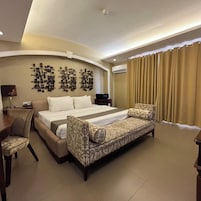 Presidential Suite | Hypo-allergenic bedding, in-room safe, desk, free WiFi