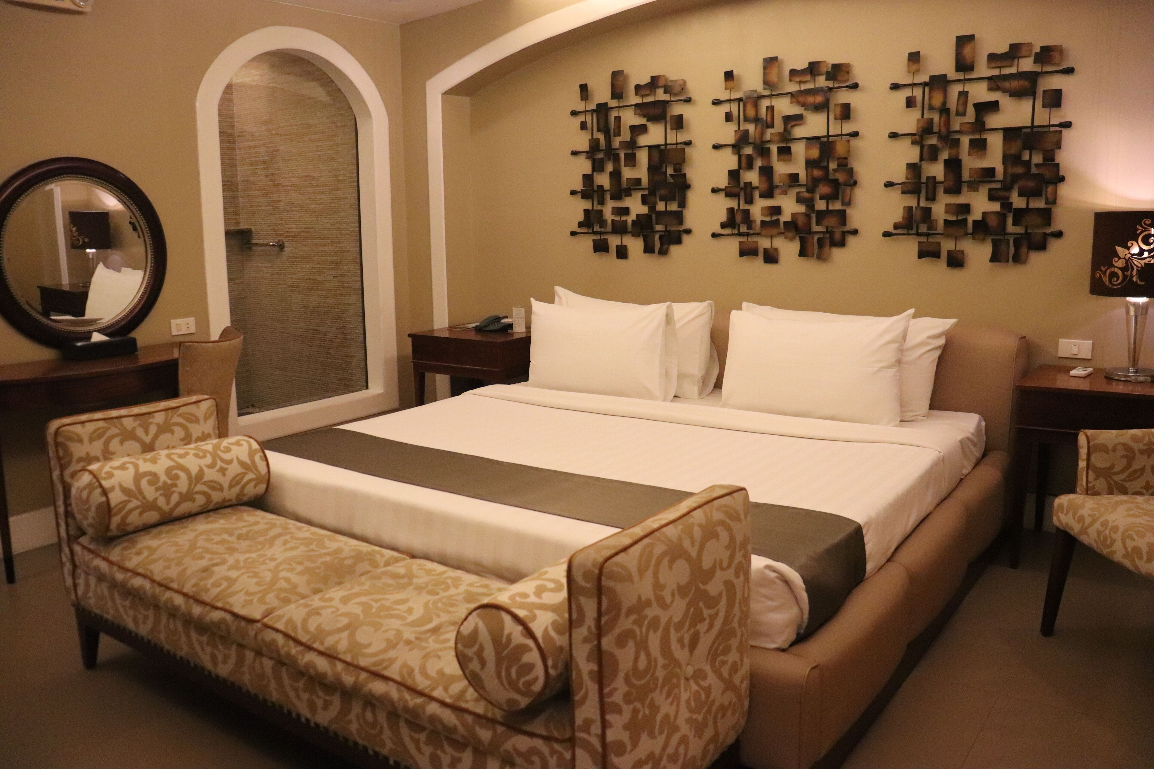 presidential suite | hypo-allergenic bedding, in-room safe, desk, free wifi