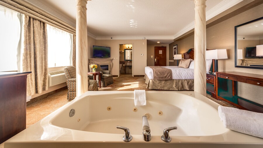 Monte Carlo Inn & Suites Downtown Markham