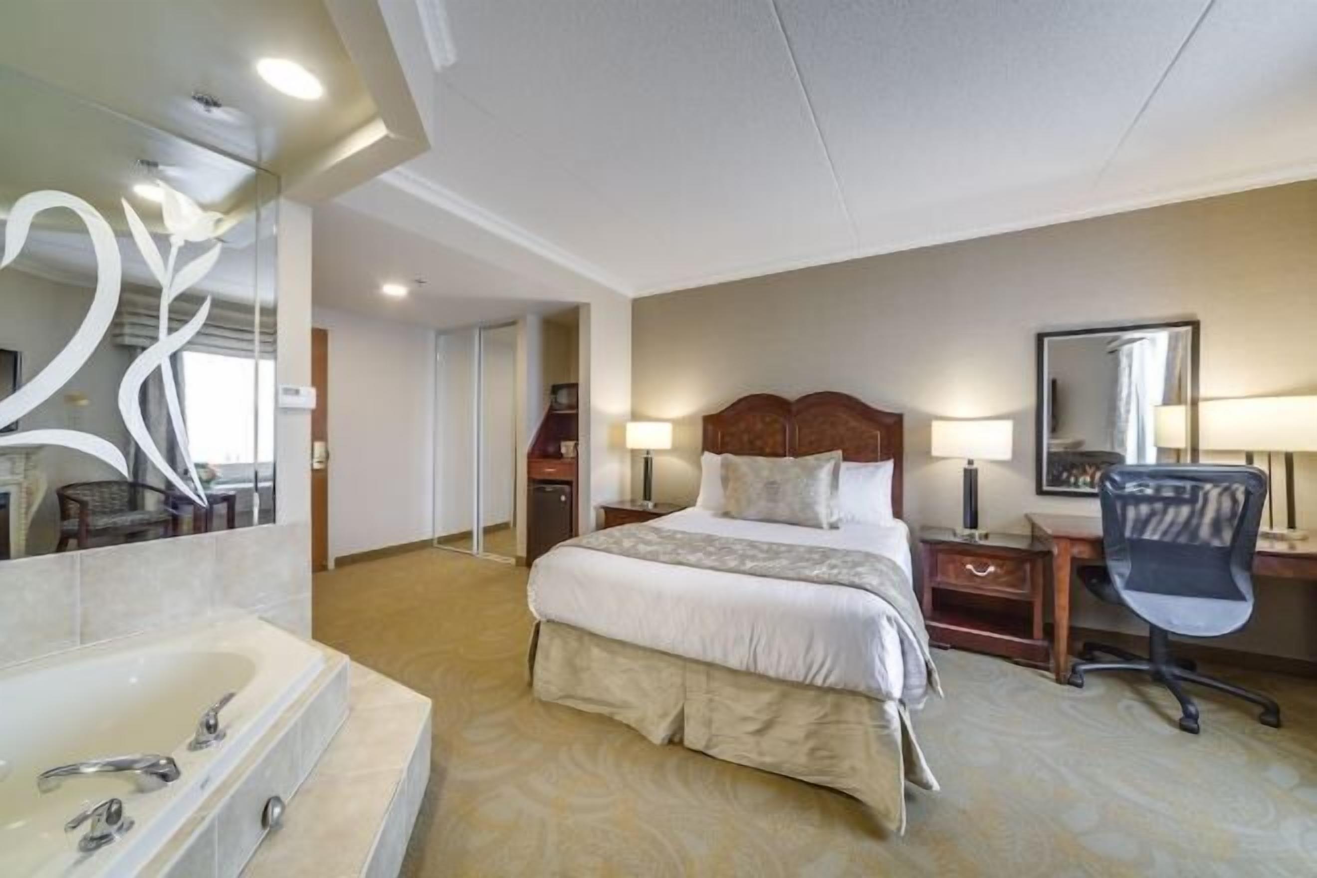 Rúmföt af bestu gerð, dúnsængur, öryggishólf í herbergi