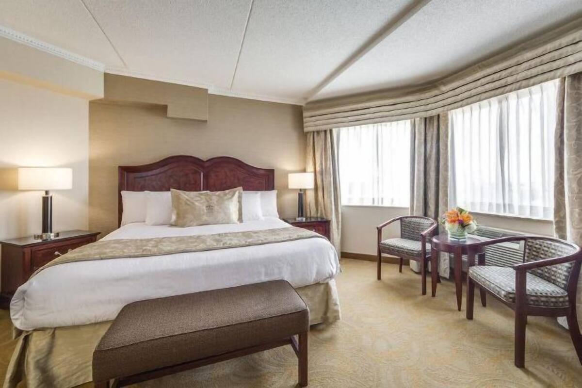 Seprai premium, selimut bulu angsa, brankas, dan didekorasi berbeda-beda