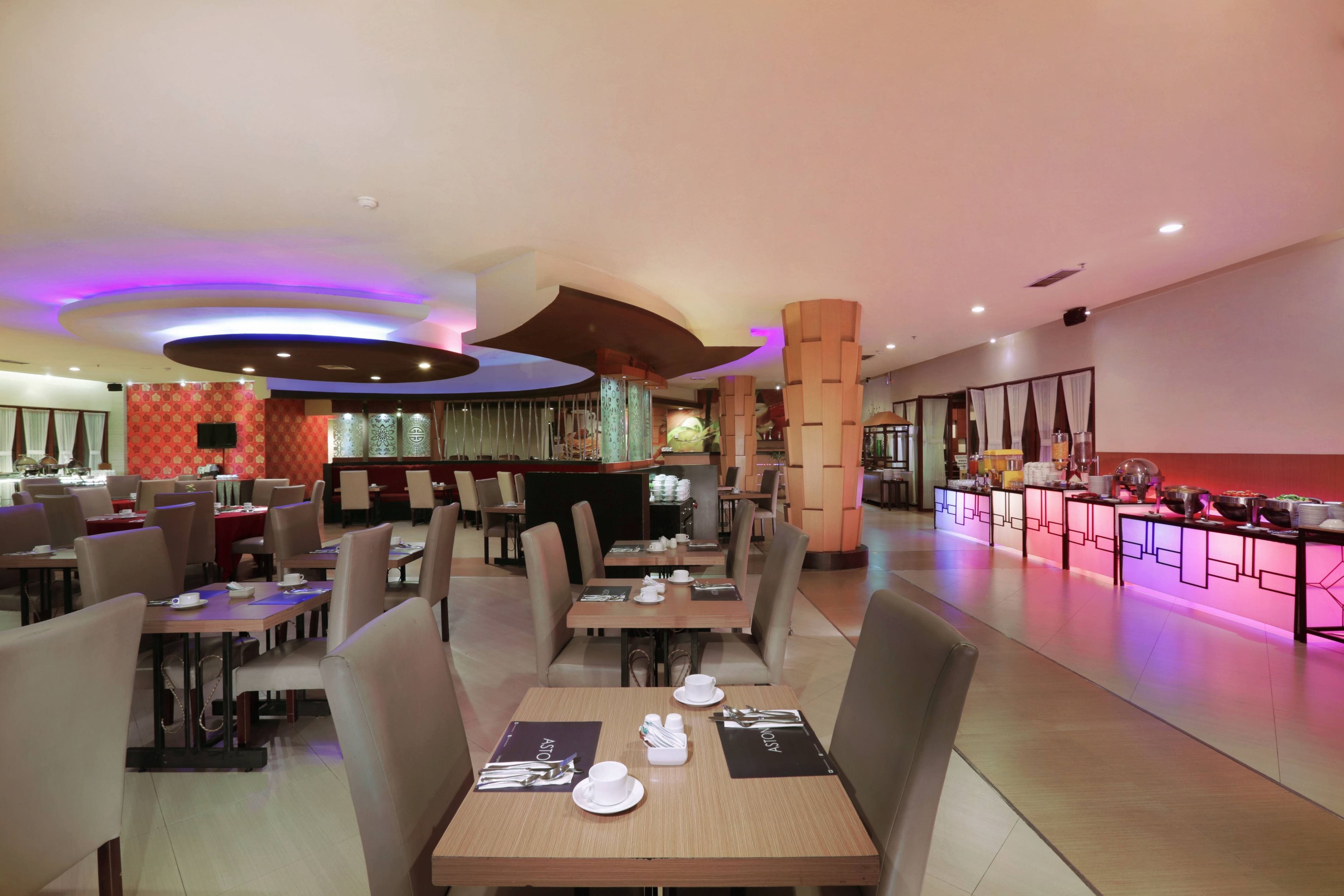 Sarapan bufet setiap hari (IDR 137500 seorang) 