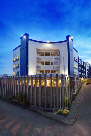 Front of property – evening/night - Aston Pontianak Hotel & Convention Center (Pontianak)