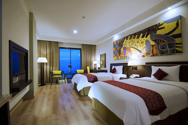 Deluxe Room | Minibar, in-room safe, desk, free WiFi