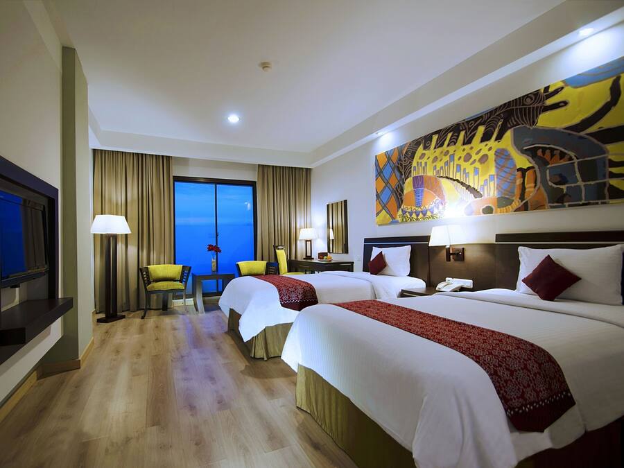 Deluxe Room | Minibar, in-room safe, desk, free WiFi