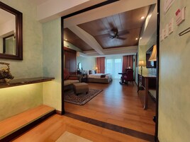 In-room safe, individually decorated, individually furnished, desk