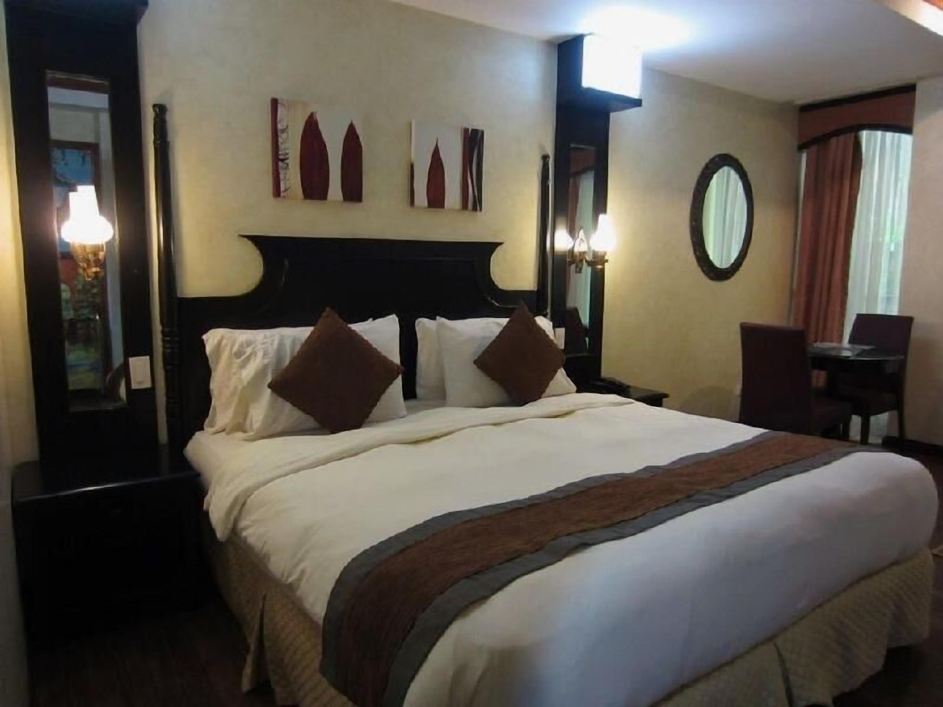 In-room safe, individually decorated, individually furnished, desk
