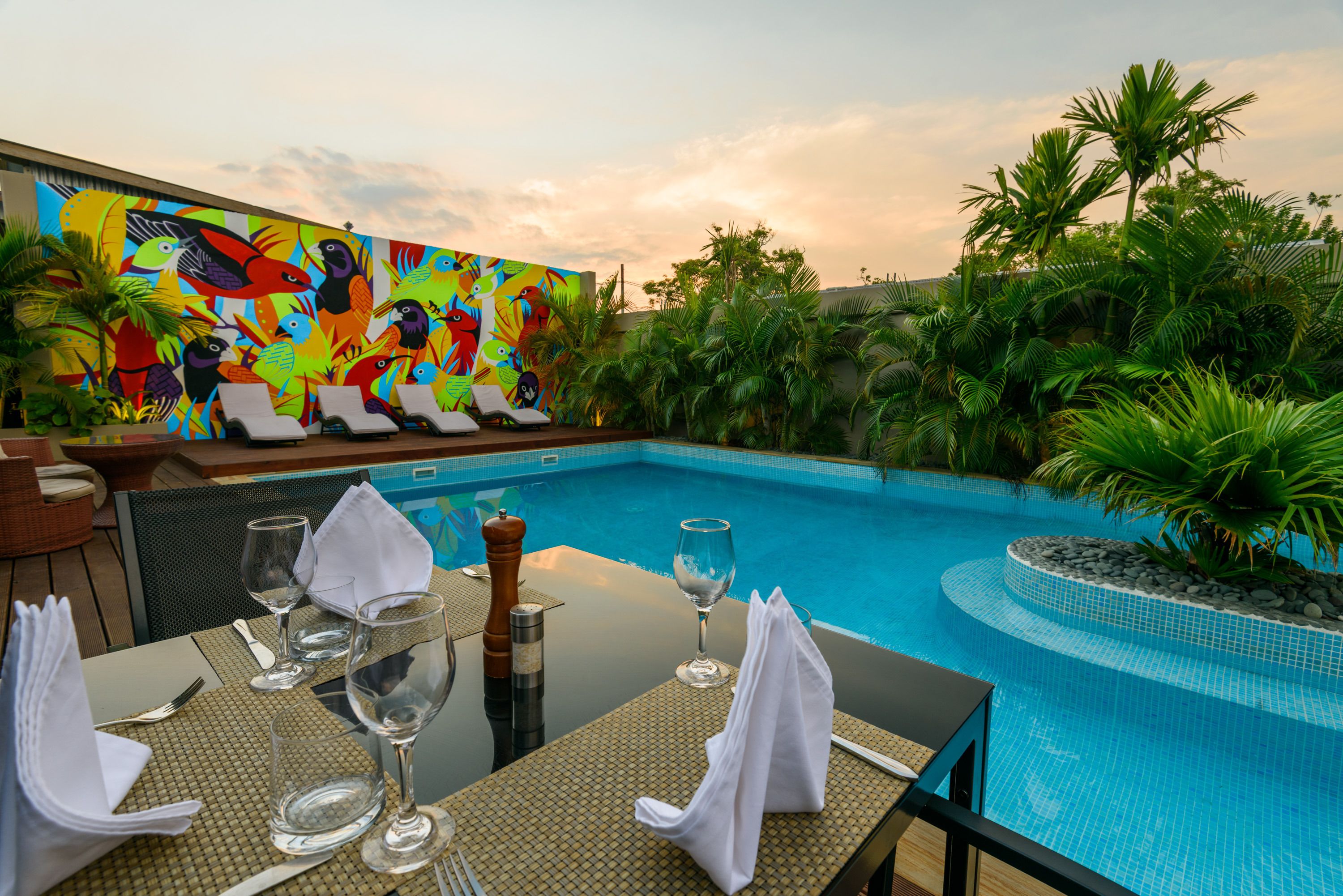 breakfast, lunch, dinner served; al fresco dining