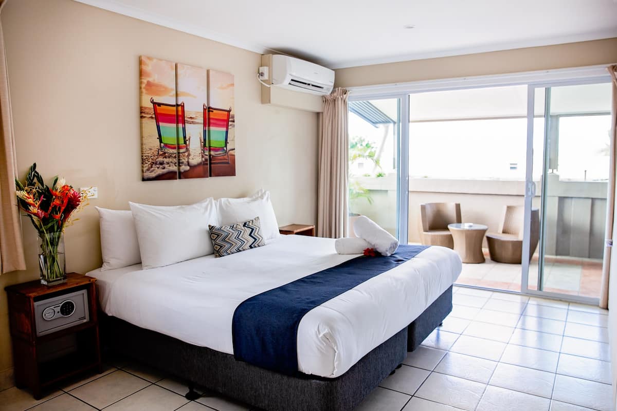 Deluxe kamer, 1 slaapkamer, balkon | Tempur Pedic-bedden, een kluis op de kamer, een strijkplank/strijkijzer