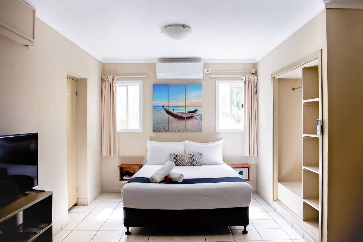 standard room, 1 bedroom | tempur-pedic beds, in-room safe, iron/ironing board