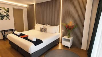 Deluxe Room, 1 Bedroom, Balcony | Tempur-Pedic beds, in-room safe, laptop workspace, iron/ironing board
