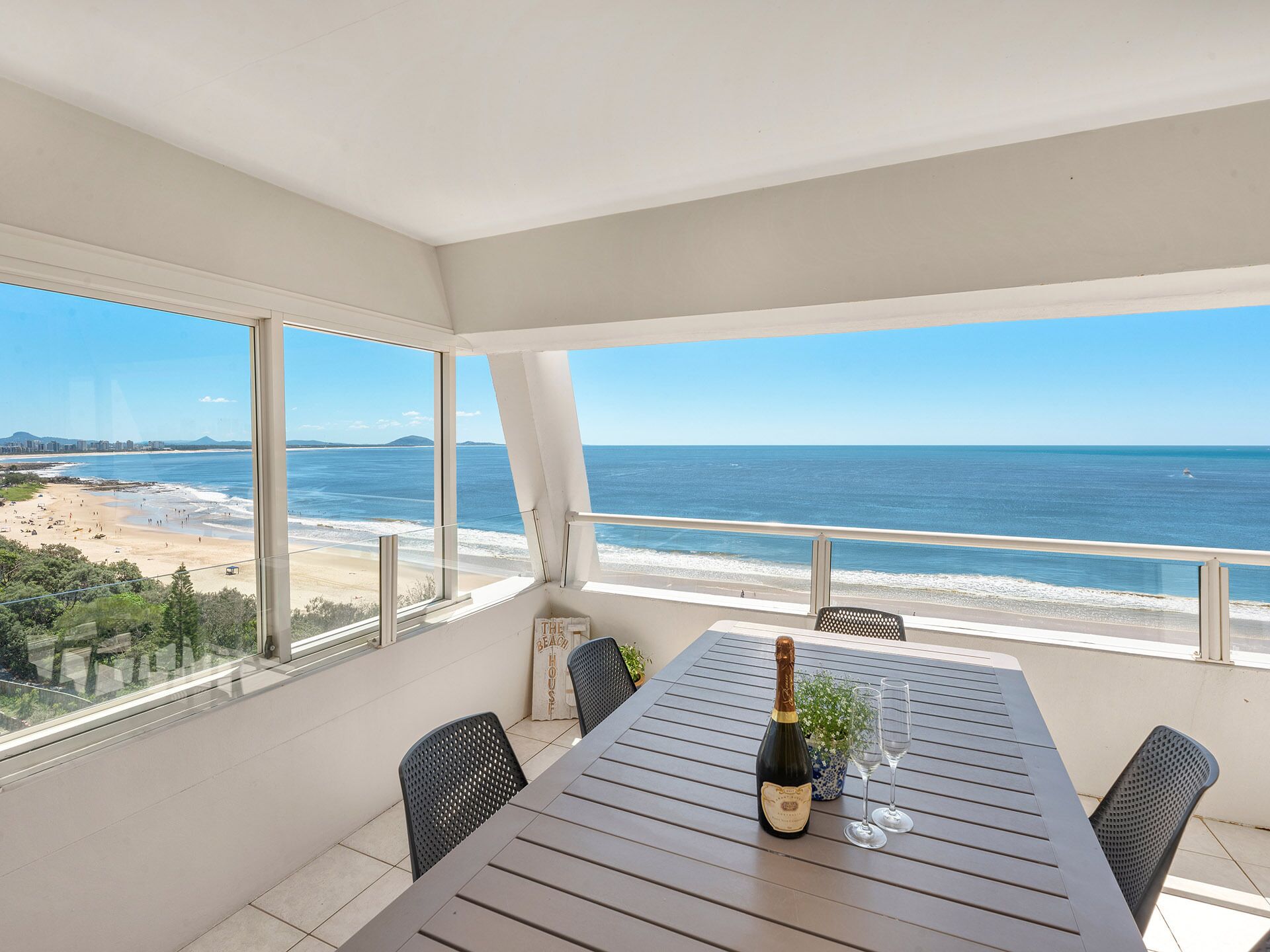 84 The Spit Holiday Apartments — image 8