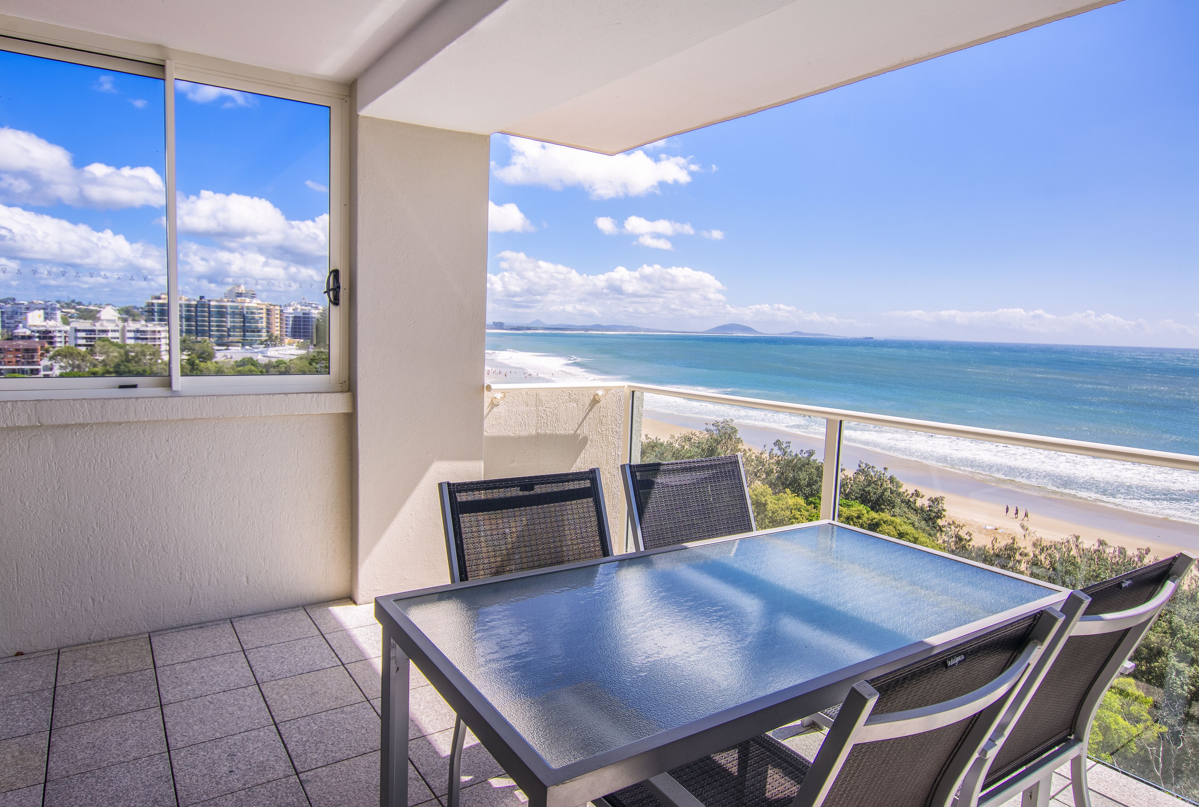 84 The Spit Holiday Apartments — image 1