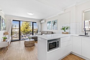 Apartment, 2 Bedrooms | Private kitchen | Fridge, microwave, oven, stovetop