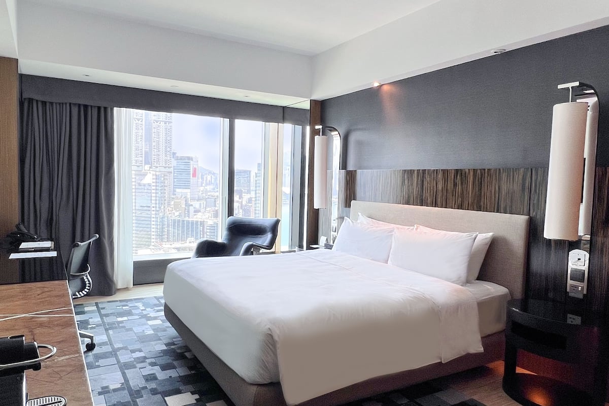 icon 36 partial harbour view twin room | premium bedding, down duvets, free minibar, in-room safe