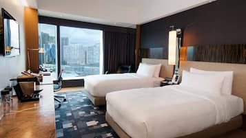 Premium bedding, down duvets, free minibar, in-room safe