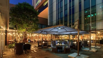 3 restaurants servant le petit déjeuner