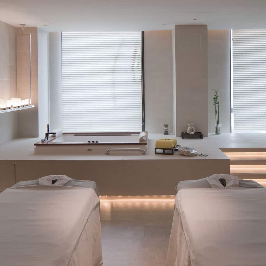 Couples treatment rooms, aromatherapy, Thai massages, body wraps