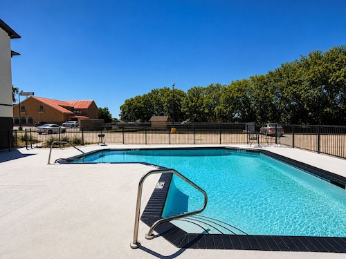 Super 8 by Wyndham Brenham TX