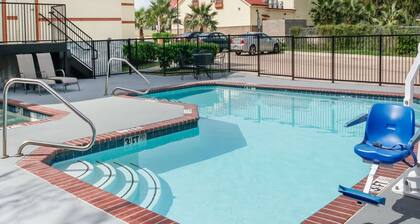 Super 8 by Wyndham Brenham TX