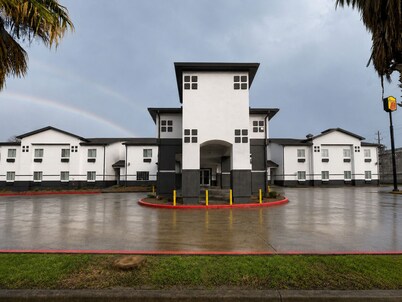 Super 8 by Wyndham Brenham TX