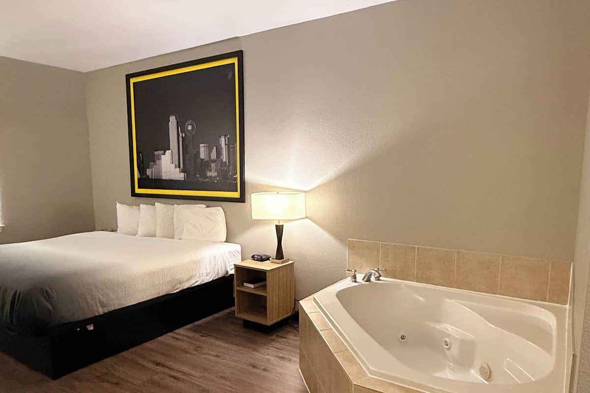 Suite estudio Deluxe, 1 cama King size, para no fumadores | Escritorio, cortinas blackout y insonorización