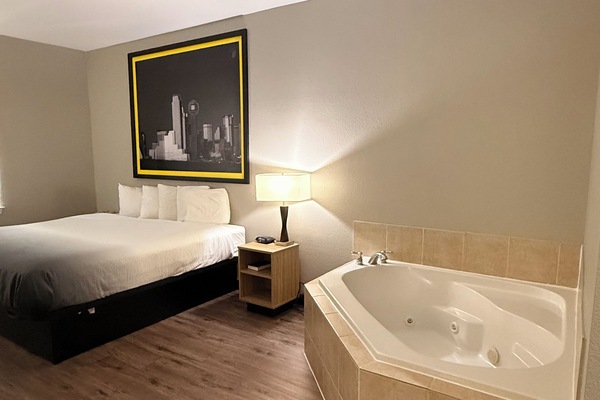 Deluxe Studio Suite, 1 King Bed, Non Smoking | Desk, blackout drapes, soundproofing, iron/ironing board