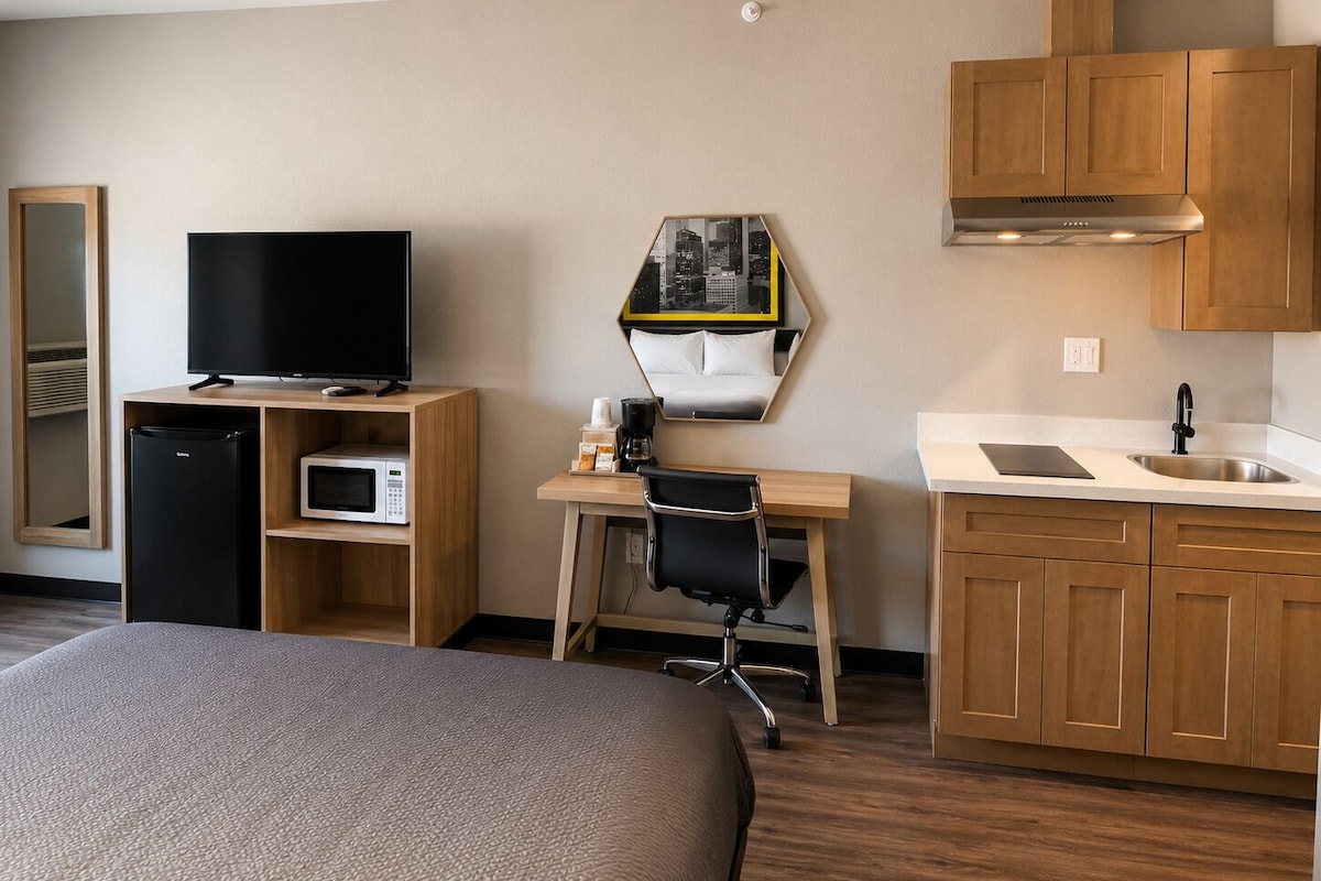 Suite, 1 cama King size, para no fumadores, cocineta | Escritorio, cortinas blackout y insonorización