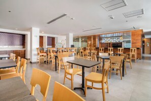 Free daily continental breakfast  - One Saltillo Aeropuerto (Ramos Arizpe)