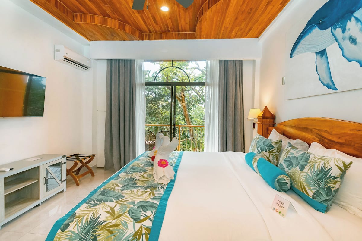 Suite Ballena | 1 bedroom, Egyptian cotton sheets, premium bedding, minibar