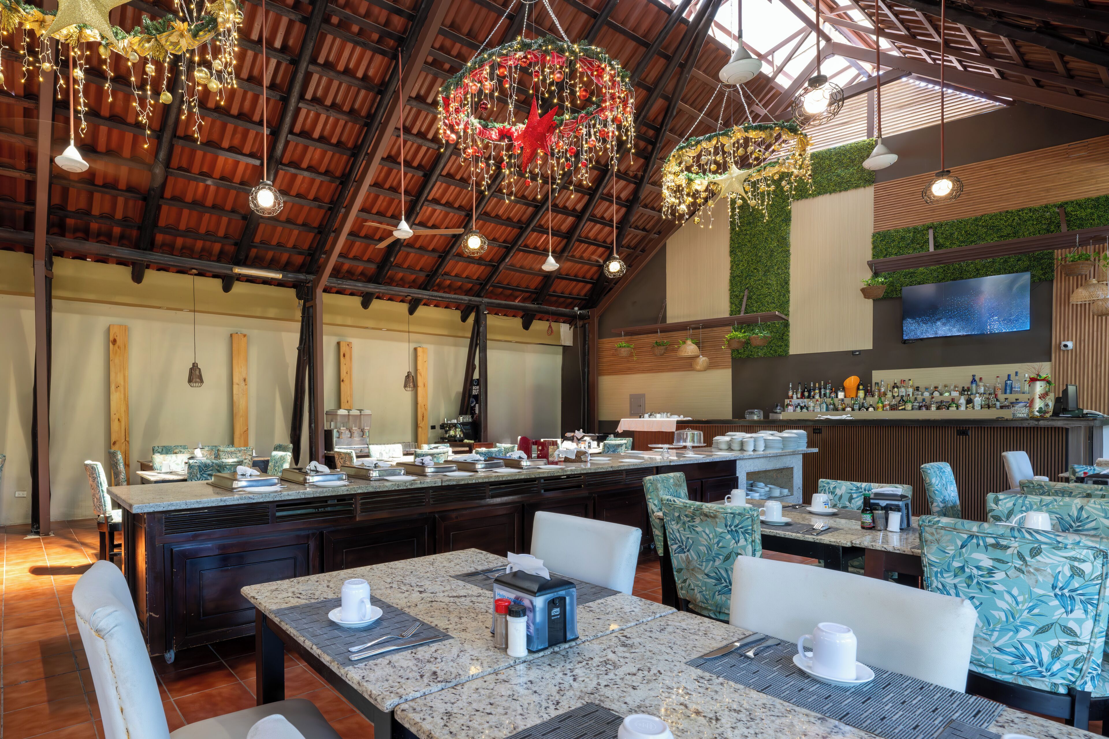 breakfast, lunch and dinner served