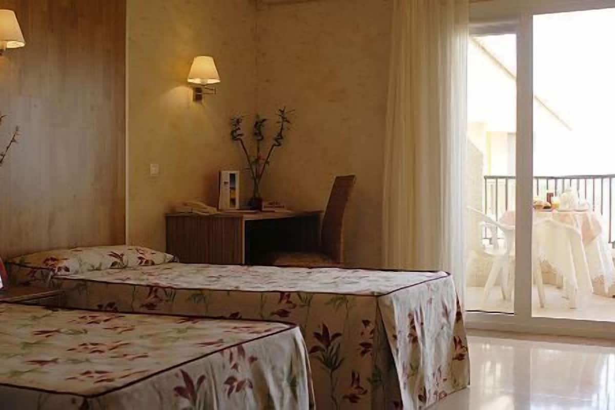 In-room safe, desk, rollaway beds, free WiFi