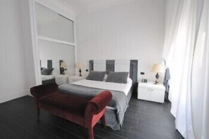 Frette Italian sheets, premium bedding, minibar, in-room safe - White House (Foggia)