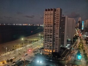 豪華雙床房 | 迷你吧、客房內保險箱、遮光布/窗簾、隔音