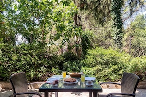 Standard Double Room | Garden view