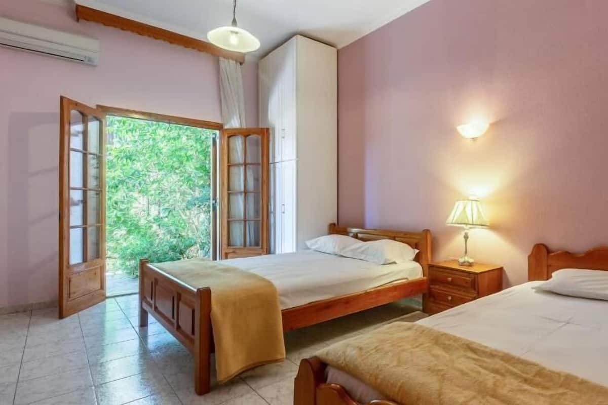 Individually decorated, individually furnished, soundproofing, free WiFi